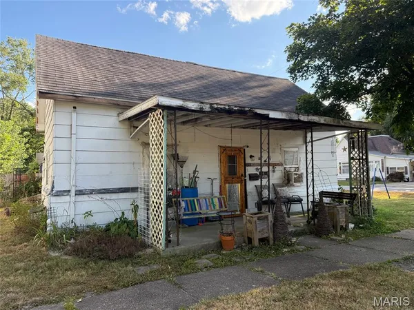 $40,000 | 623 West Second Street, St. Elmo, IL 62458