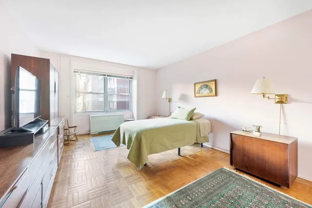 a dining room filled with lots of potted plants
