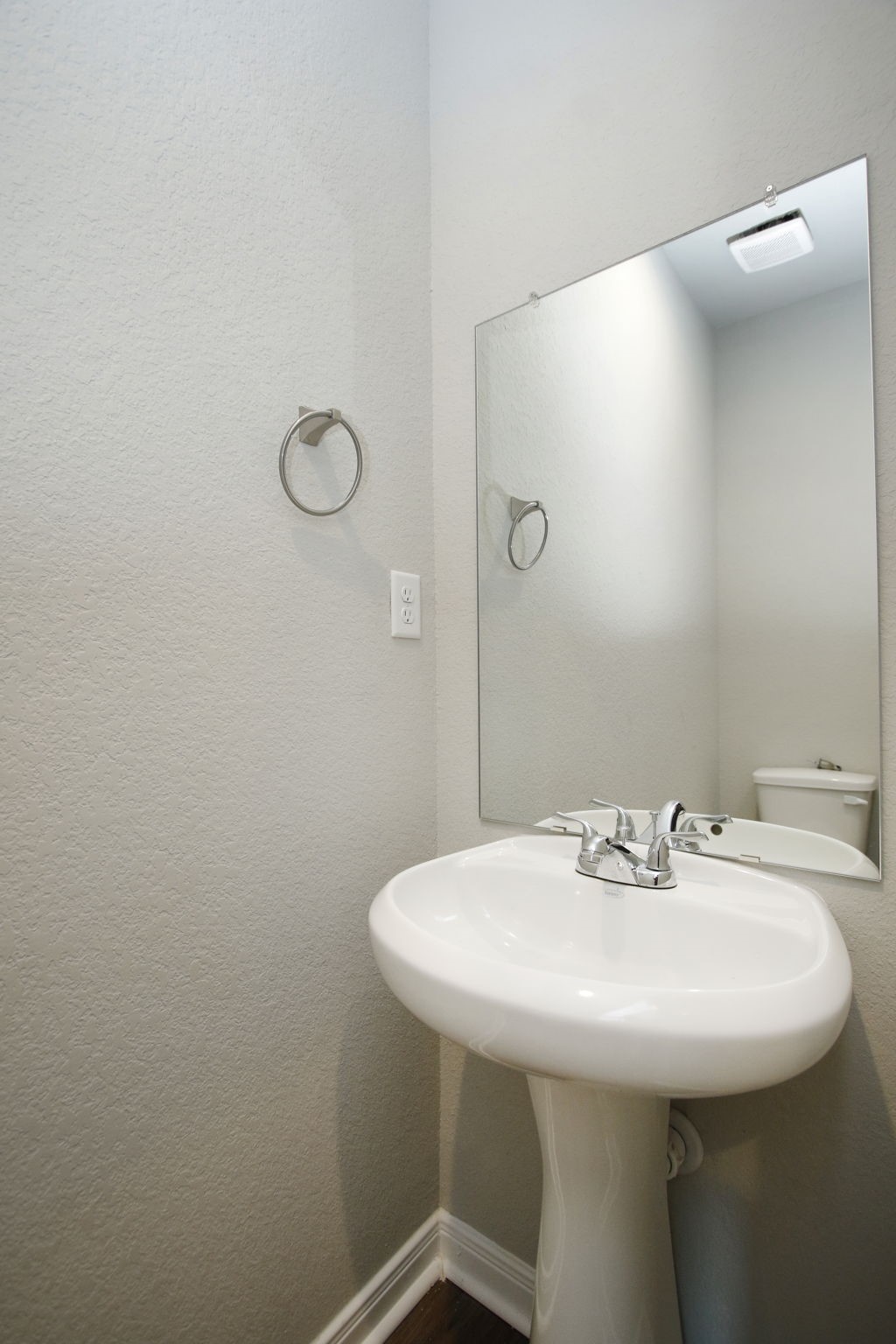 14010 Longstreet Road, Unit 9 Willis, TX 77318 - Photo 23 of 50 a bathroom with a sink and mirror