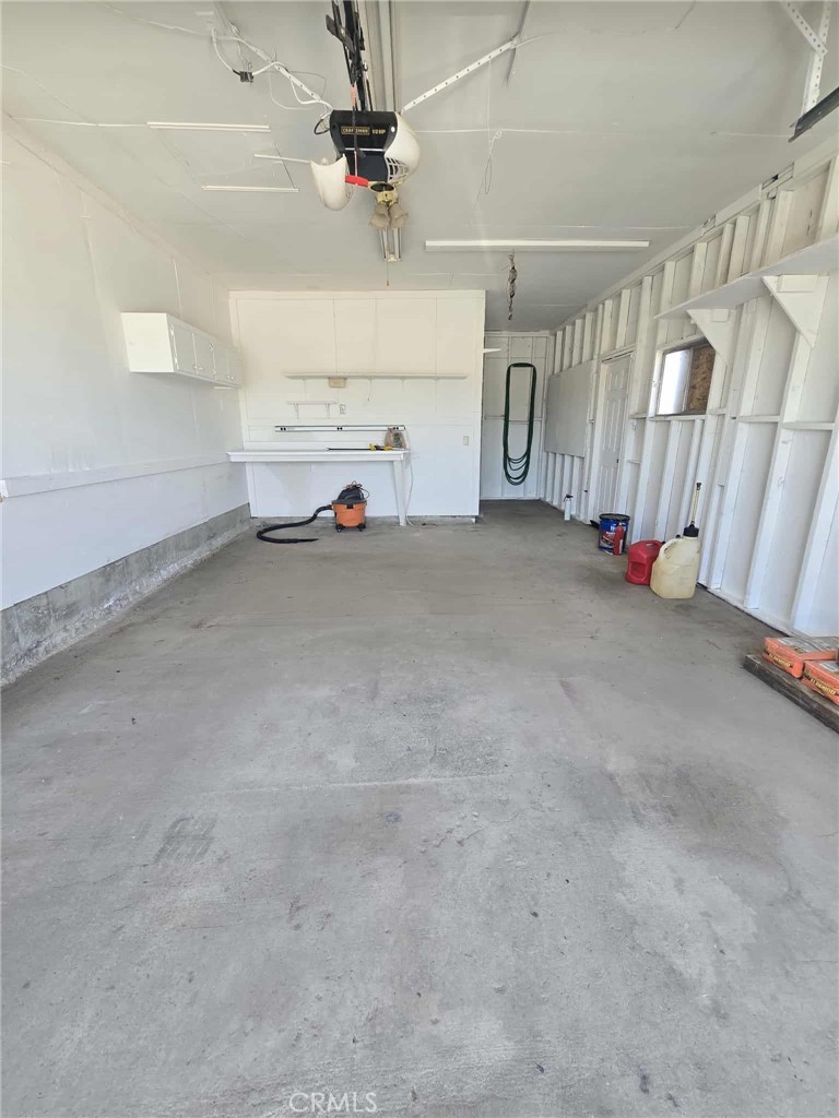 1901 Vineyard Street Barstow, CA 92311 - Photo 27 of 27 Garage.