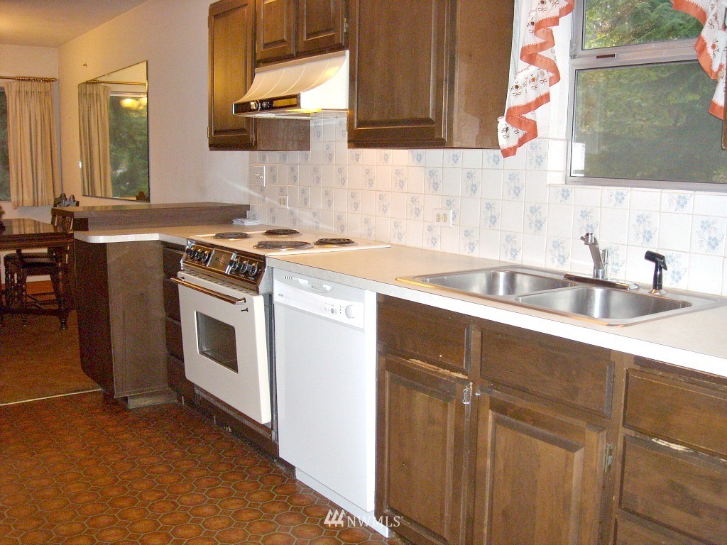 2622 Rocky Point Road Northwest Bremerton, WA 98312 - Photo 9 of 24 Gallery Image 9