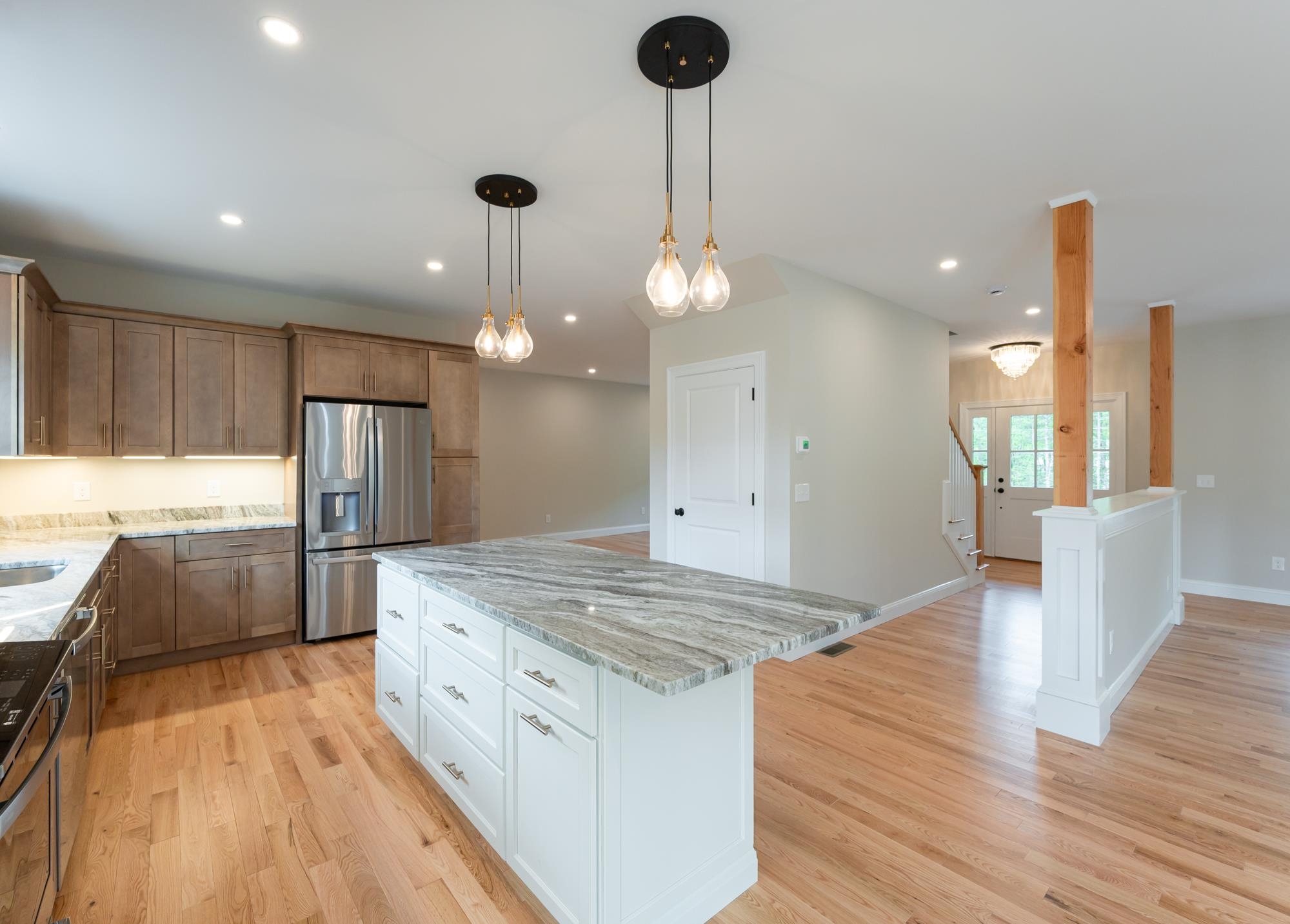 211 North Road Sandown, NH 03873 - Photo 8 of 52