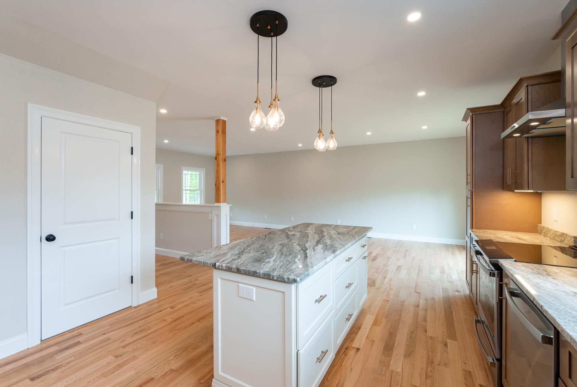 211 North Road Sandown, NH 03873 - Photo 10 of 52