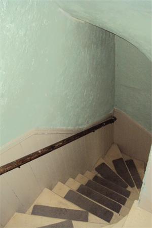 6 Beckman Street Worcester, MA 01607 - Photo 12 of 18 a close up of a bathtub