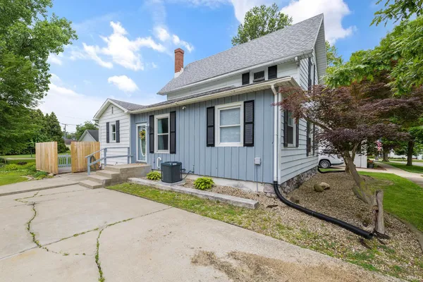 $259,900 | 109 East Wabash Avenue, Wakarusa, IN 46573