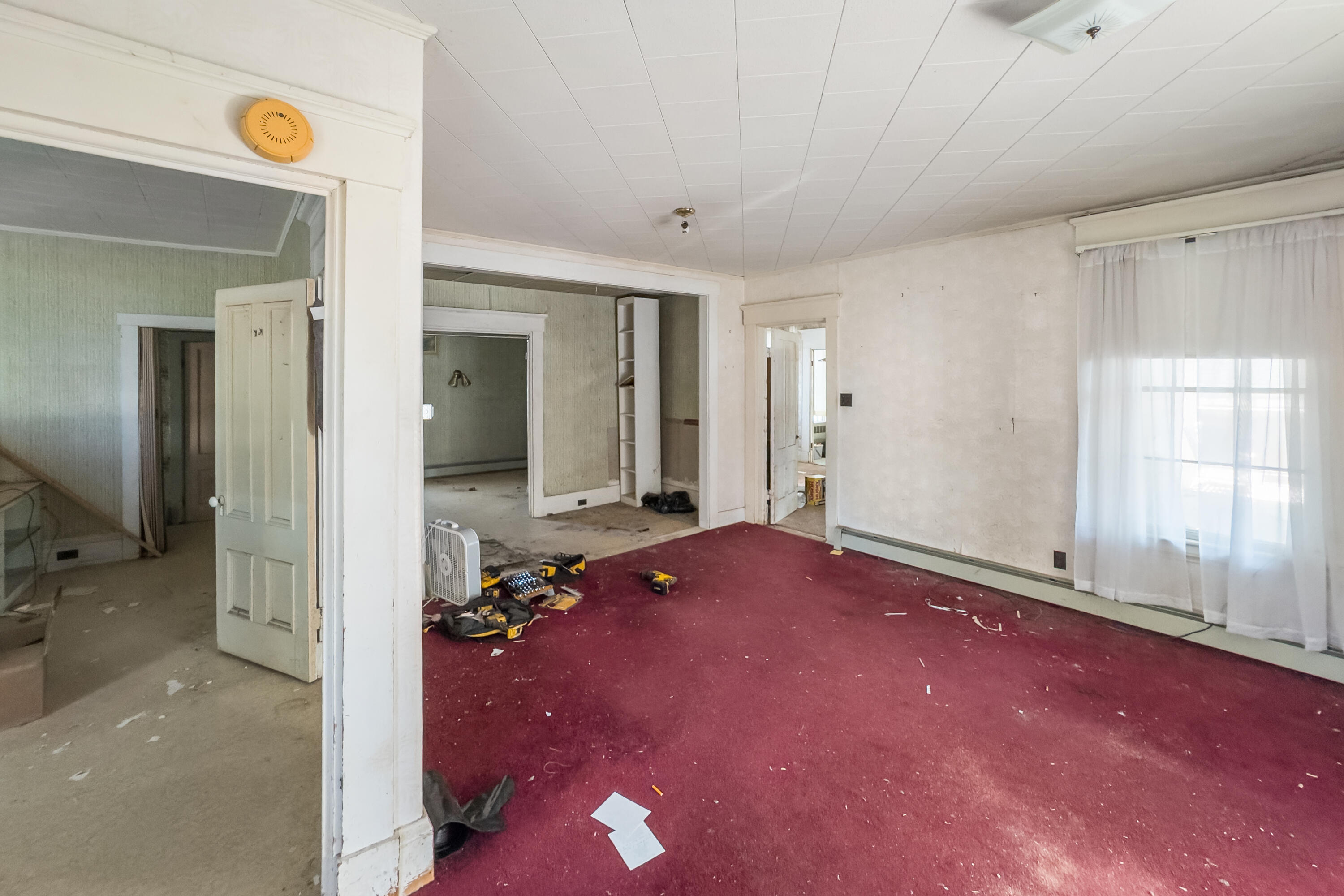 965 Main Street Waldoboro, ME 04572 - Photo 4 of 15 Living Room
