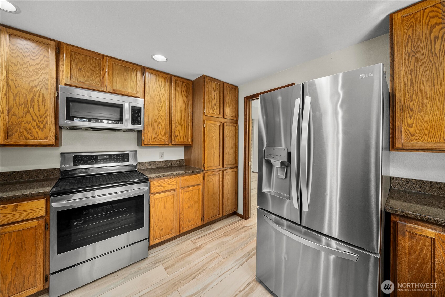 820 Monroe Avenue Northeast Renton, WA 98056 - Photo 10 of 38 Gallery Image 10