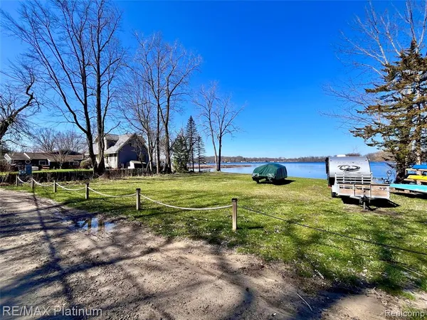 $350,000 | 11280 Patterson Lake Drive, Pinckney, MI 48169