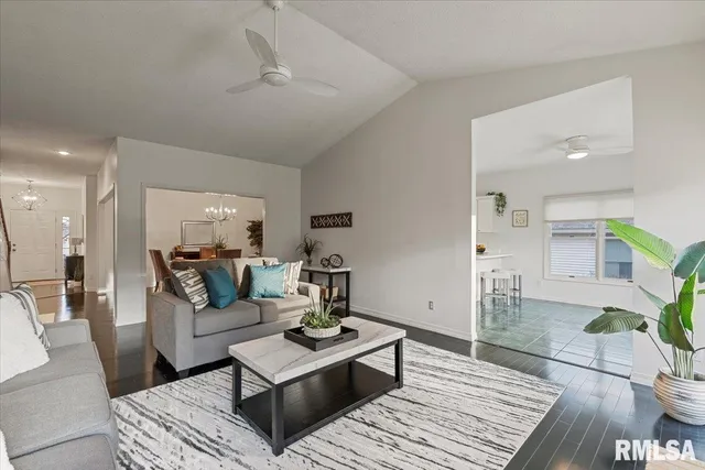 $374,900 | 3000 East 32nd Street, Unit 14, Davenport, IA 52807