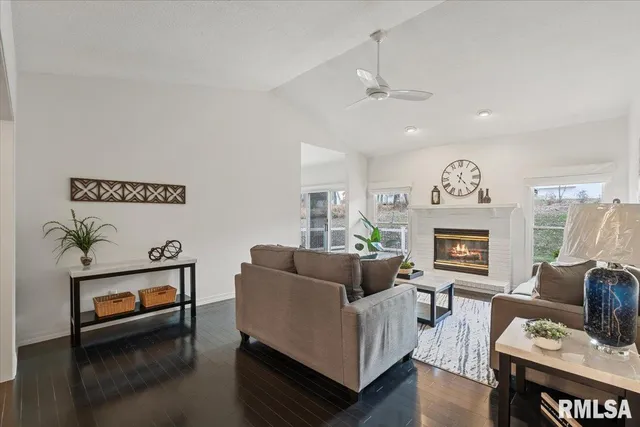 $374,900 | 3000 East 32nd Street, Unit 14, Davenport, IA 52807