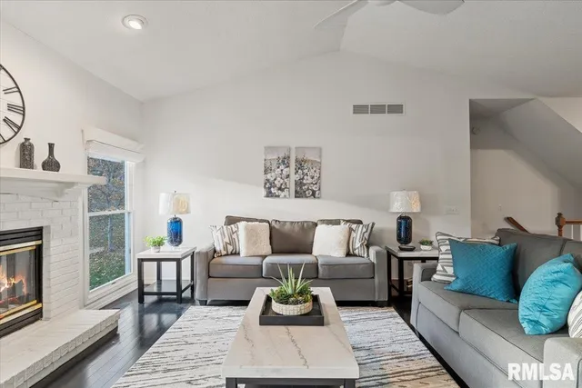 $374,900 | 3000 East 32nd Street, Unit 14, Davenport, IA 52807