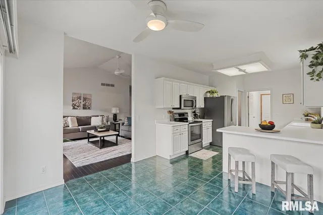 $374,900 | 3000 East 32nd Street, Unit 14, Davenport, IA 52807