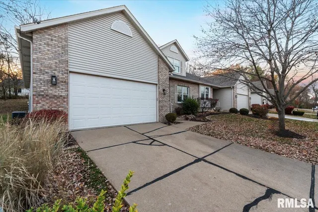 $374,900 | 3000 East 32nd Street, Unit 14, Davenport, IA 52807