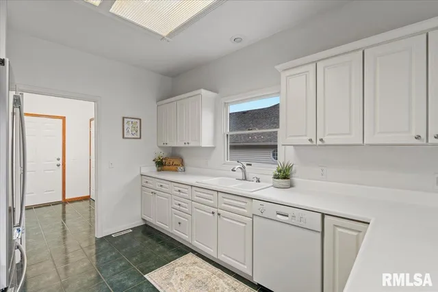 $374,900 | 3000 East 32nd Street, Unit 14, Davenport, IA 52807