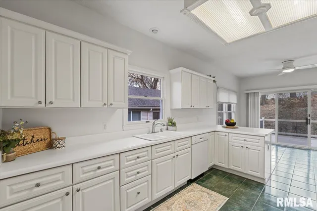 $374,900 | 3000 East 32nd Street, Unit 14, Davenport, IA 52807