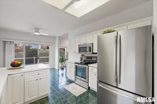 $374,900 | 3000 East 32nd Street, Unit 14, Davenport, IA 52807