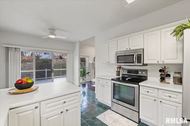 $374,900 | 3000 East 32nd Street, Unit 14, Davenport, IA 52807