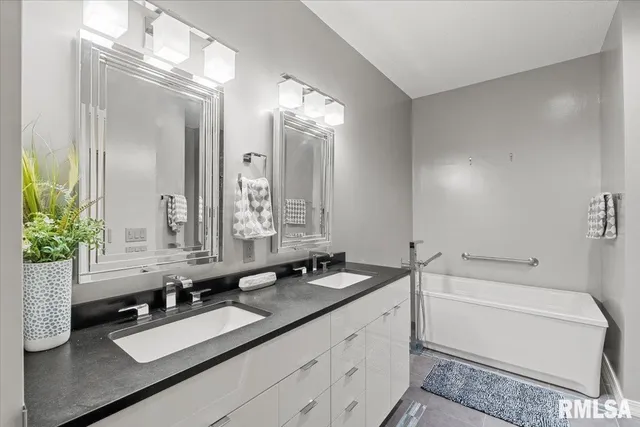 $374,900 | 3000 East 32nd Street, Unit 14, Davenport, IA 52807