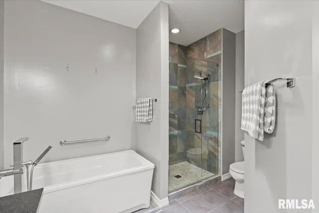 $374,900 | 3000 East 32nd Street, Unit 14, Davenport, IA 52807