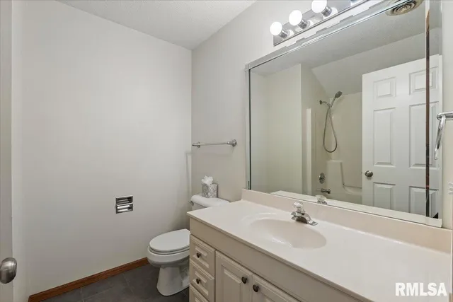 $374,900 | 3000 East 32nd Street, Unit 14, Davenport, IA 52807