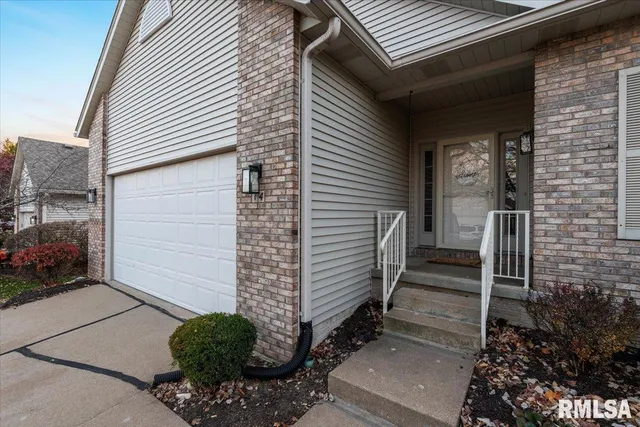 $374,900 | 3000 East 32nd Street, Unit 14, Davenport, IA 52807
