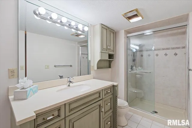 $374,900 | 3000 East 32nd Street, Unit 14, Davenport, IA 52807