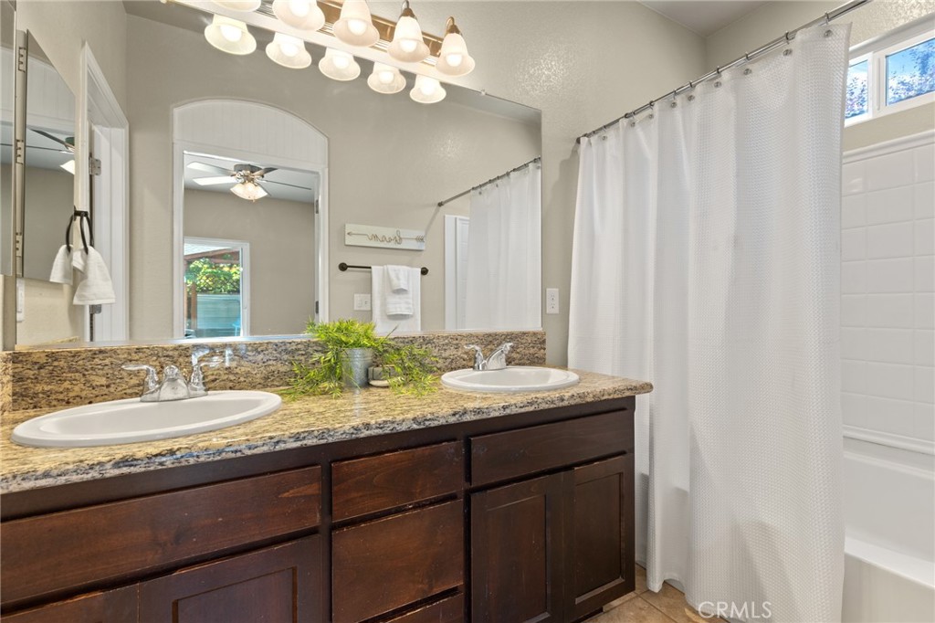 2970 East Eaton Road Chico, CA 95973 - Photo 16 of 25 Primary bathroom _2970 Eaton Rd.