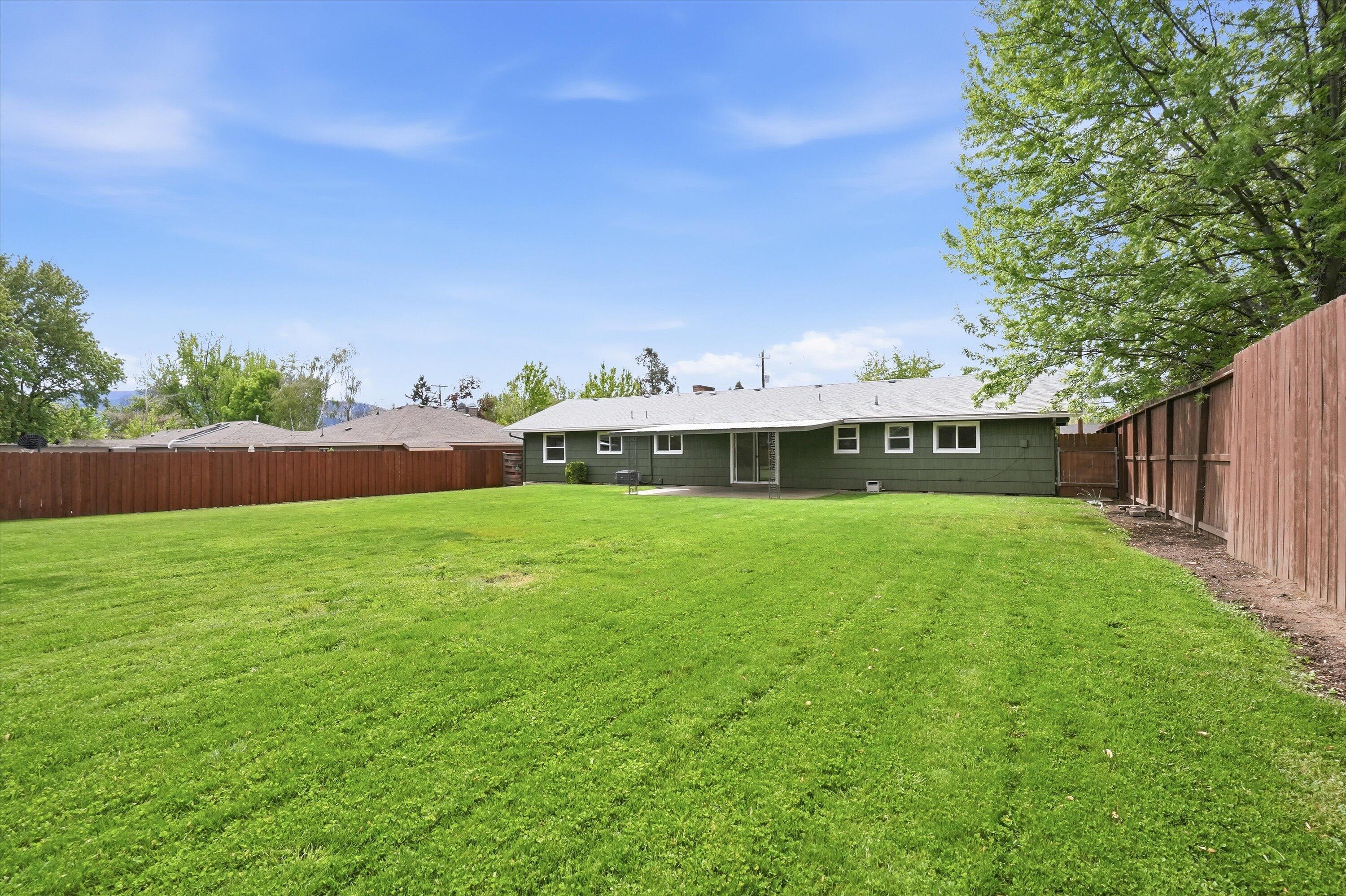 689 South Modoc Avenue Medford, OR 97504 - Photo 33 of 47 Backyard