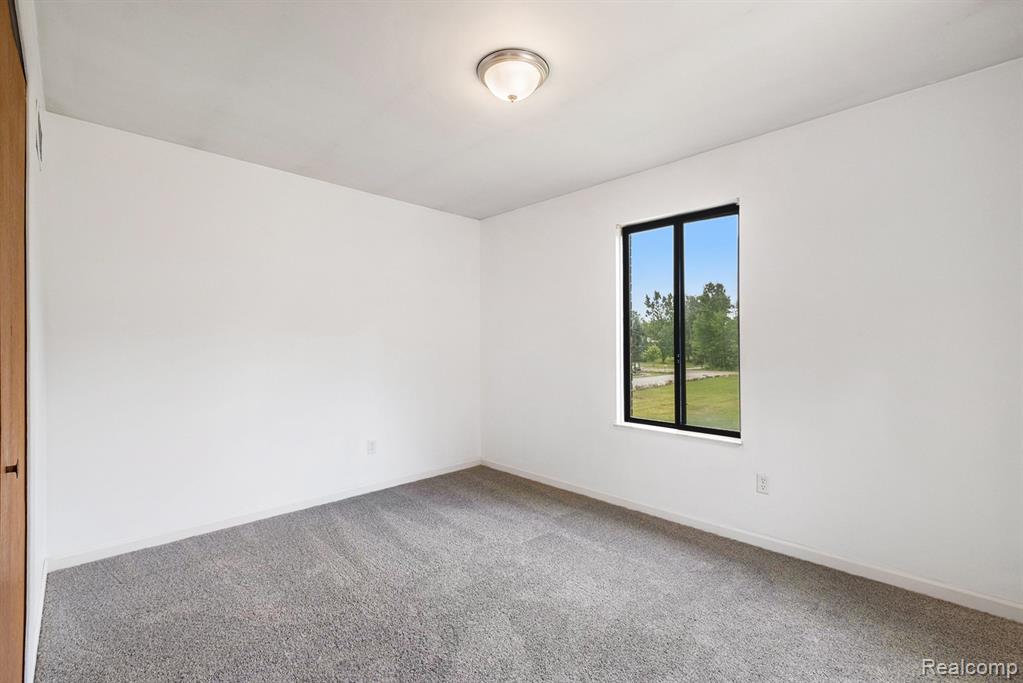 1516 West Ray Road Fenton, MI 48430 - Photo 10 of 23