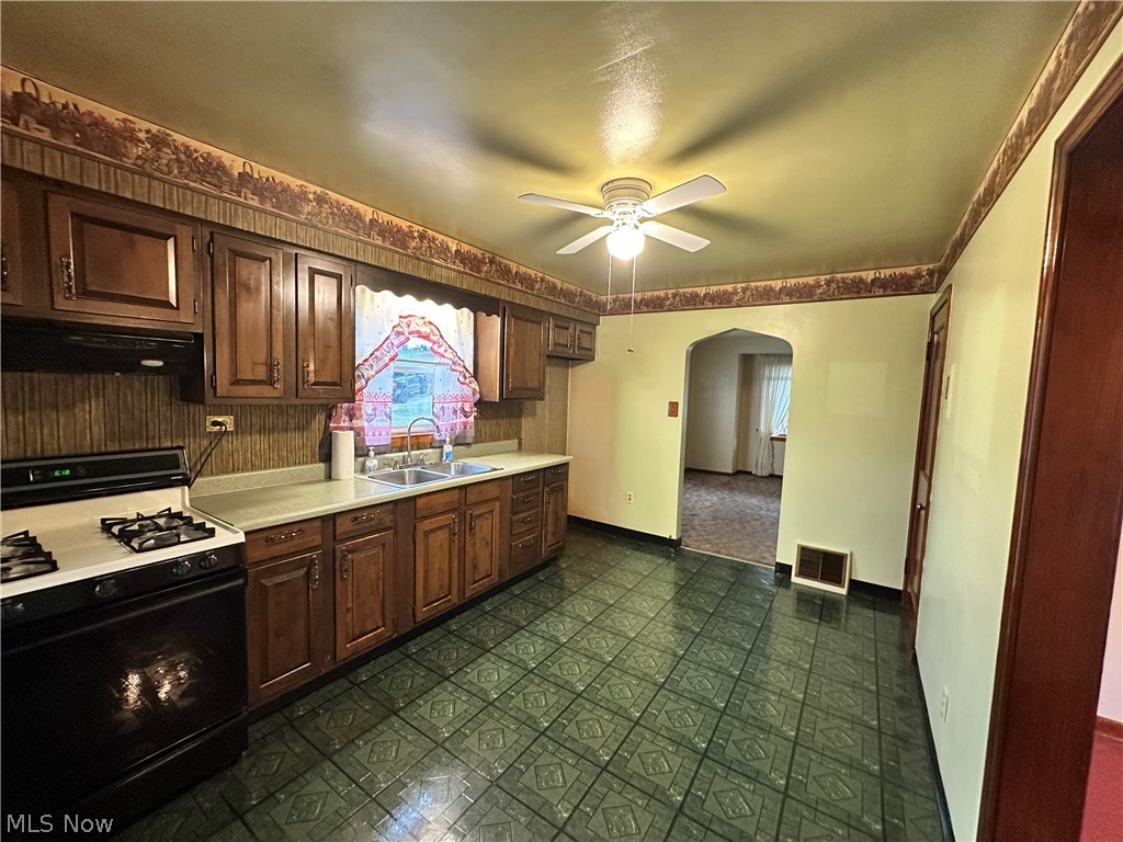 102 Beech Road Weirton, WV 26062 - Photo 7 of 23 Kitchen featuring a ceiling fan