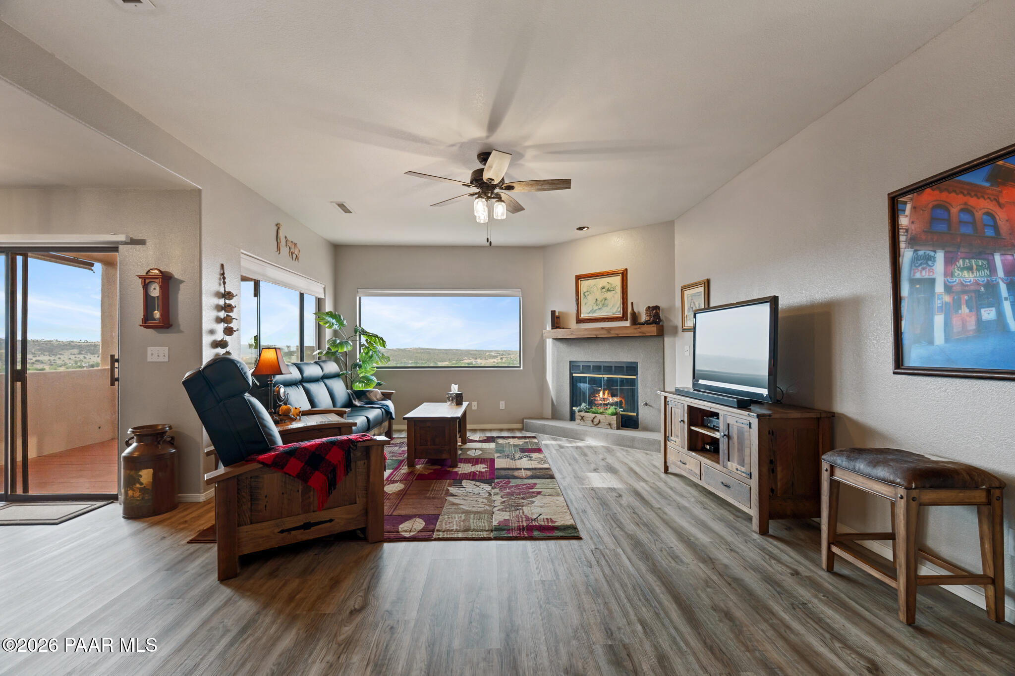 2697 College Heights Road Prescott, AZ 86301 - Photo 8 of 47 Living Room - 2697 College Heights