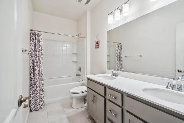 $528,999 | 775 East Curtis Avenue, Fowler, CA 93625