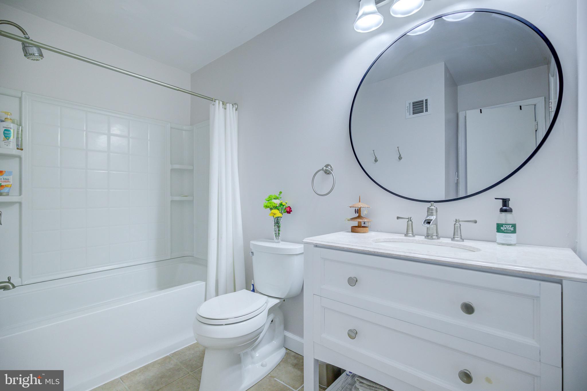 11958 Heathcote Court Reston, VA 20191 - Photo 23 of 42 Updated shared hall bath with dual access door