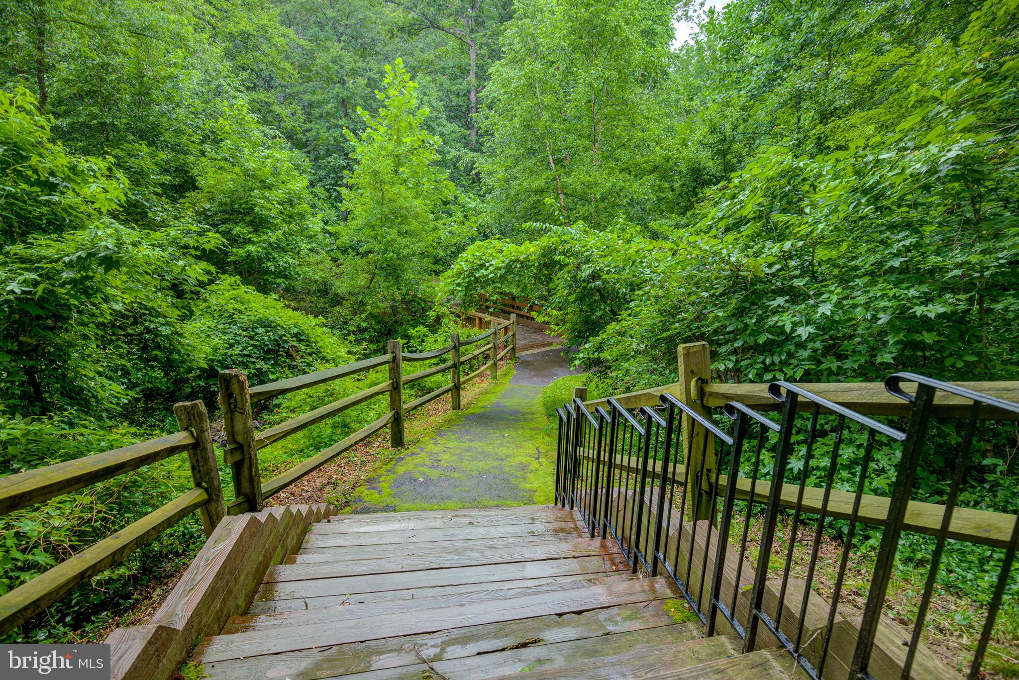 11958 Heathcote Court Reston, VA 20191 - Photo 39 of 42 walking/running trail