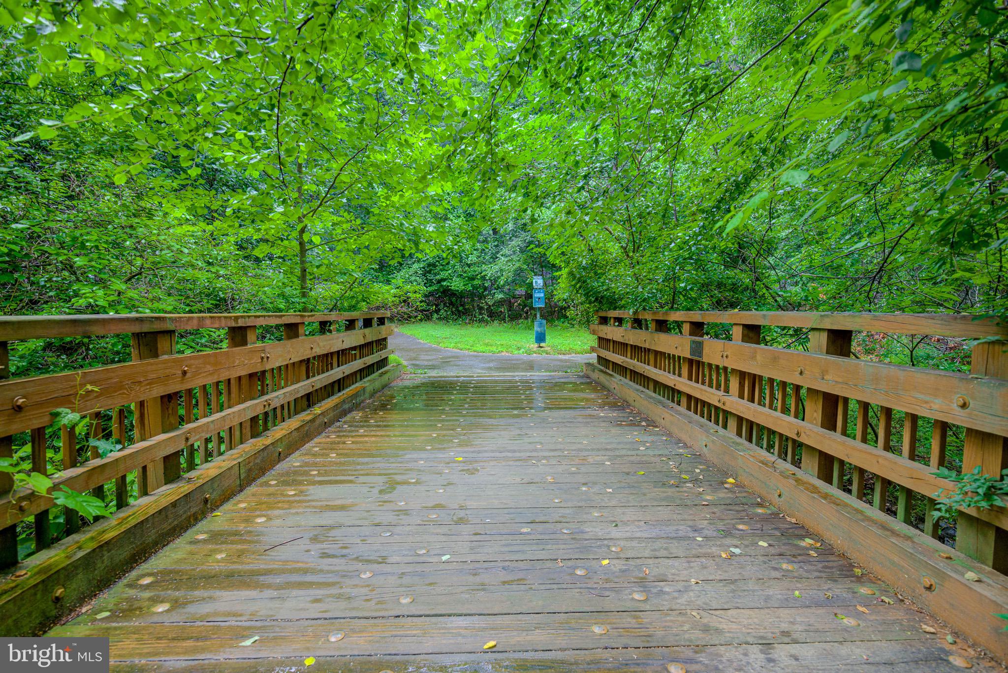 11958 Heathcote Court Reston, VA 20191 - Photo 40 of 42 walking/running trail