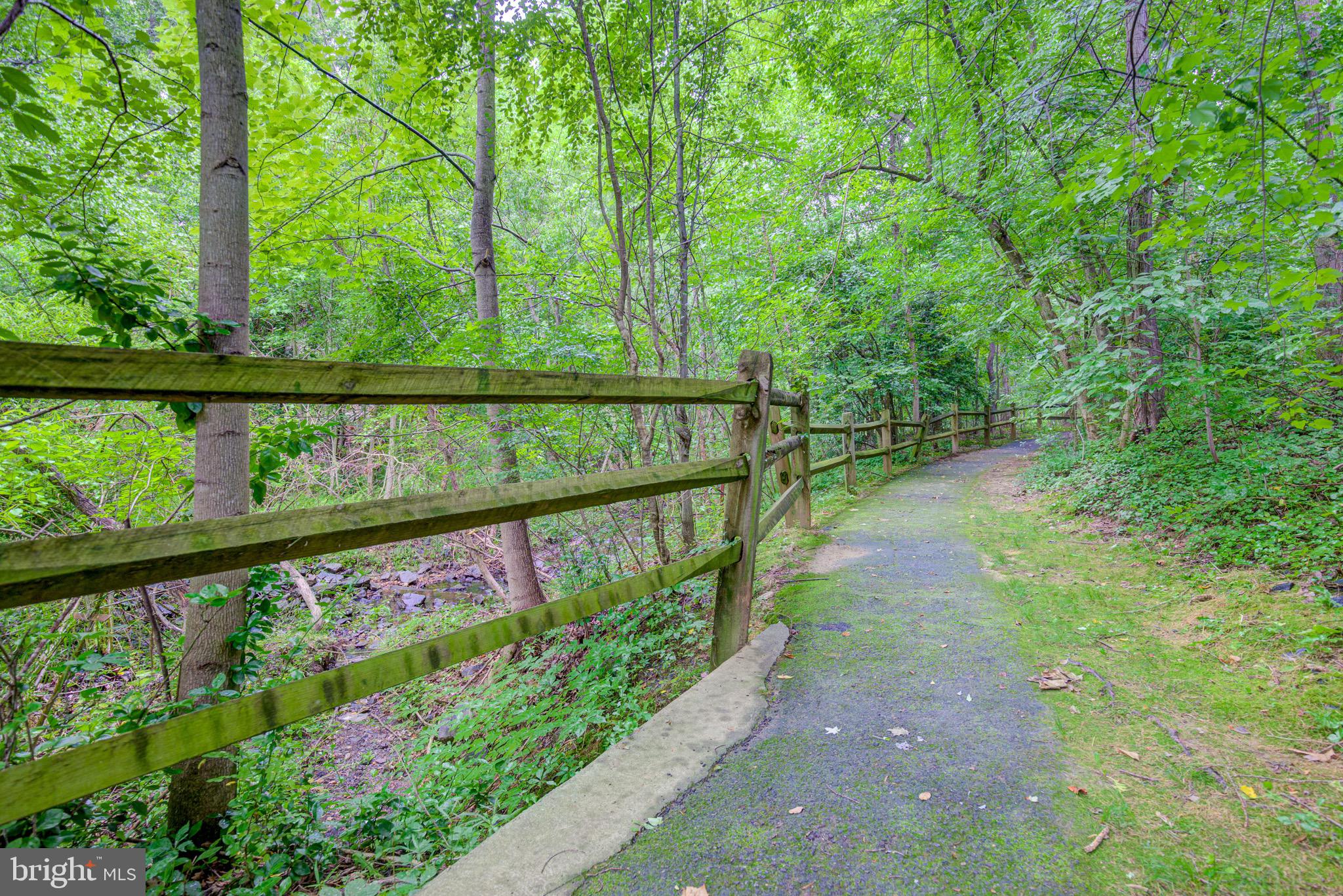 11958 Heathcote Court Reston, VA 20191 - Photo 41 of 42 walking/running trail