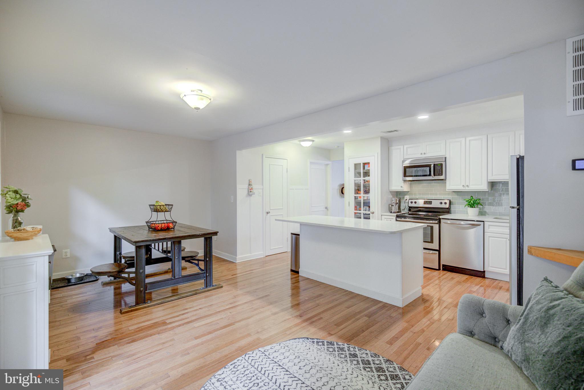 11958 Heathcote Court Reston, VA 20191 - Photo 10 of 42 Beautiful hardwood flooring