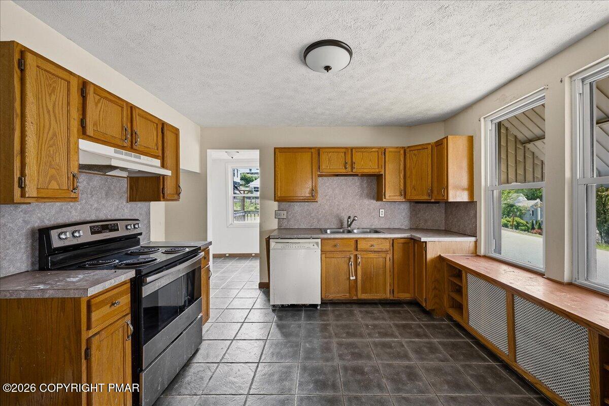 200 3rd Street Weatherly, PA 18255 - Photo 4 of 40 Kitchen