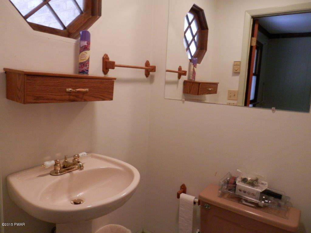 197 Rowland Road Greeley, PA 18425 - Photo 8 of 14 P9211919