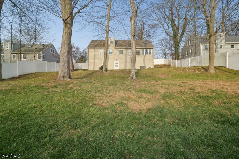 29 Washington Avenue Morristown, NJ 07960 - Photo 30 of 31 a view of a yard with a house