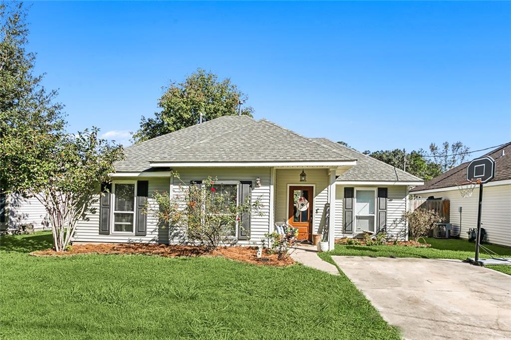 623 Labarre Street Mandeville, LA 70448 - Photo 1 of 16 Gallery Image 1