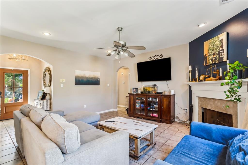 623 Labarre Street Mandeville, LA 70448 - Photo 3 of 16 Gallery Image 3