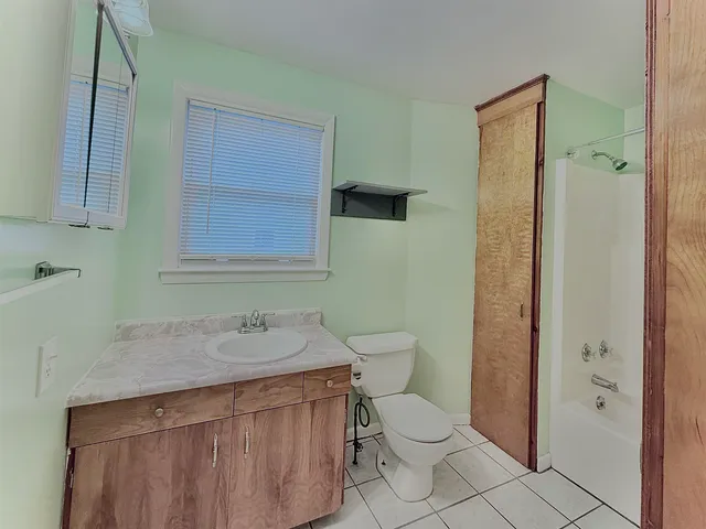 $1,200 | 12 Holmes Street, Nashua, NH 03060