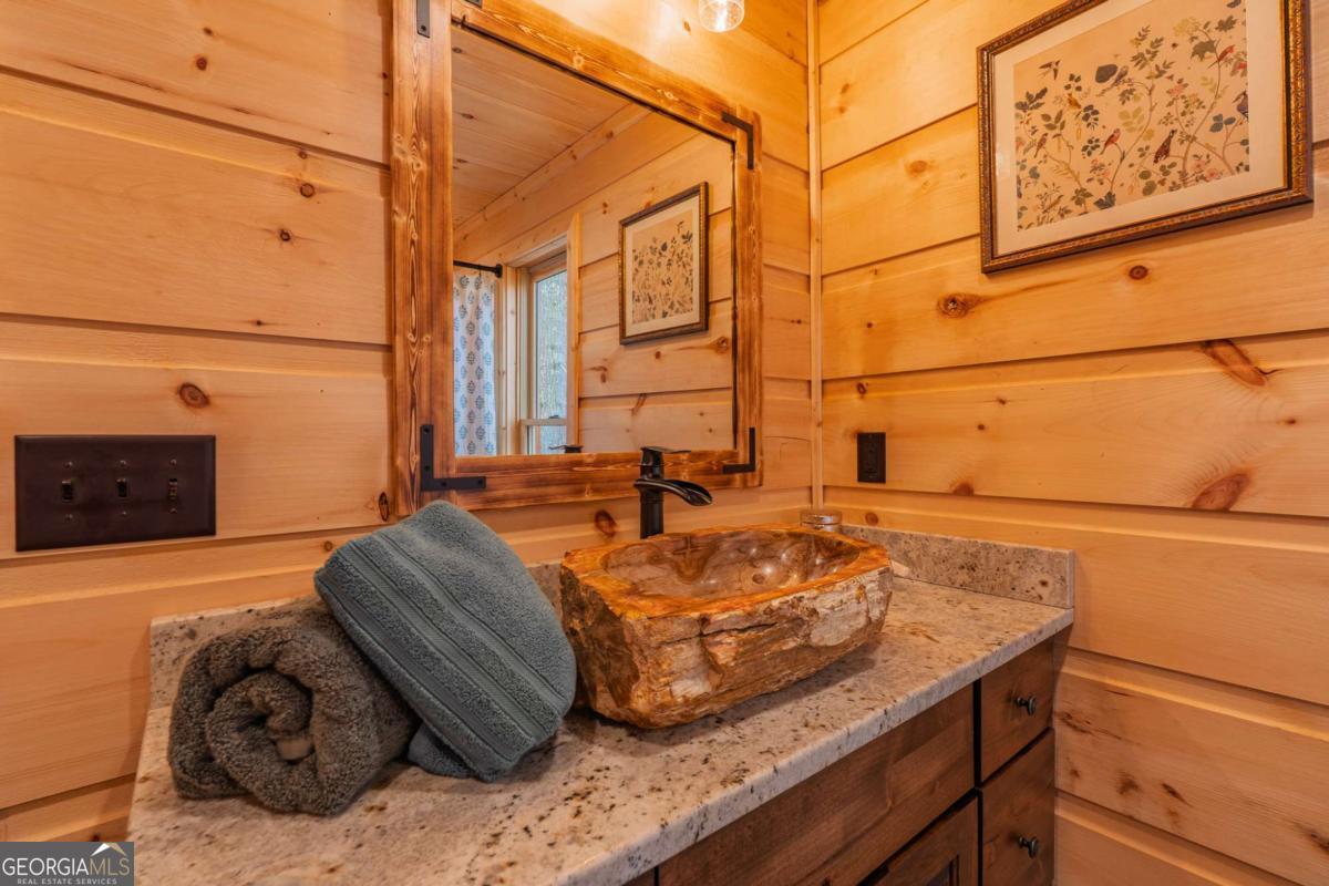 138 Rhondas Way, Unit 106 Ellijay, GA 30540 - Photo 19 of 26 a view of a couch in front of a house