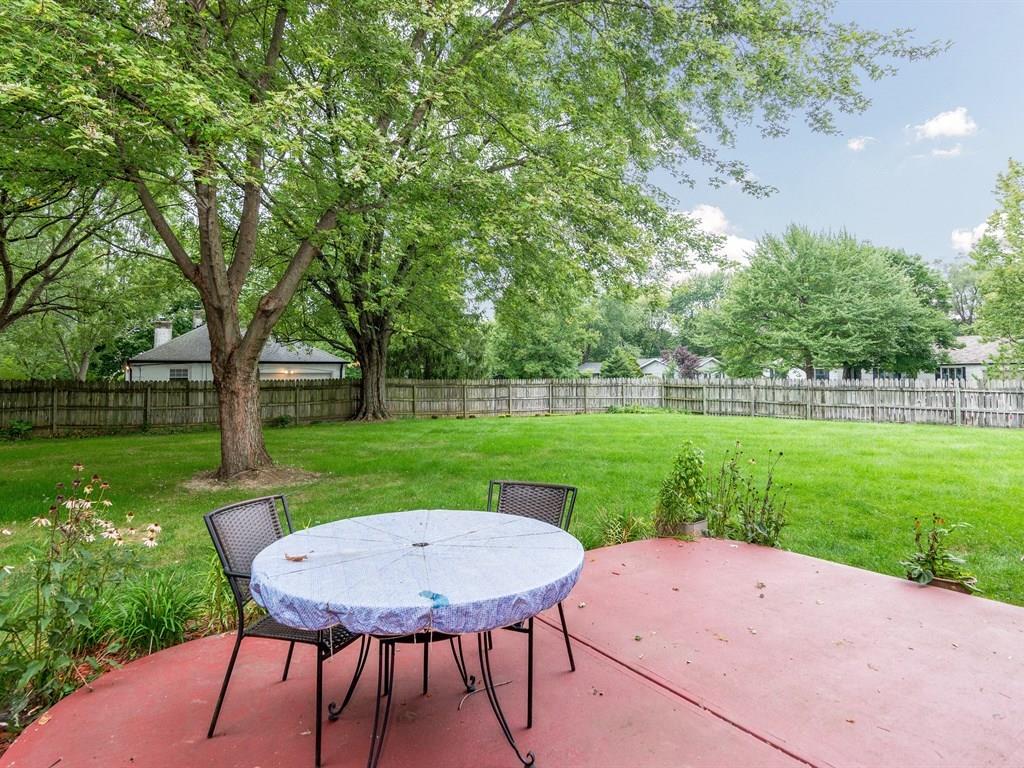 7464 Spring Mill Road Indianapolis, IN 46260 - Photo 19 of 20 Gallery Image 19
