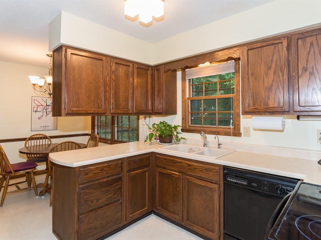 7464 Spring Mill Road Indianapolis, IN 46260 - Photo 6 of 20 Gallery Image 6
