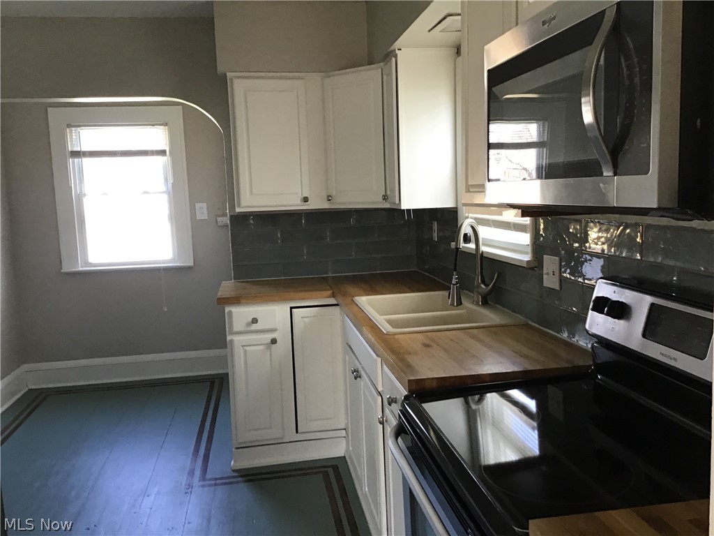 3553 Nordway Road Cleveland Heights, OH 44118 - Photo 6 of 18 Spacious kitchen with plenty of cupboard and counter space