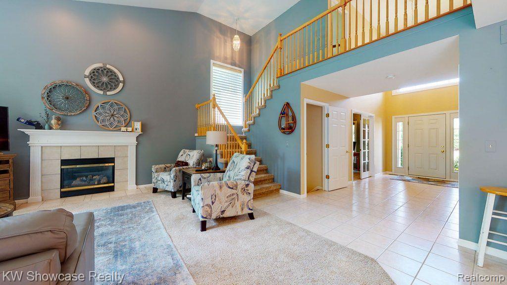 917 Rambling Drive Rochester Hills, MI 48307 - Photo 4 of 47