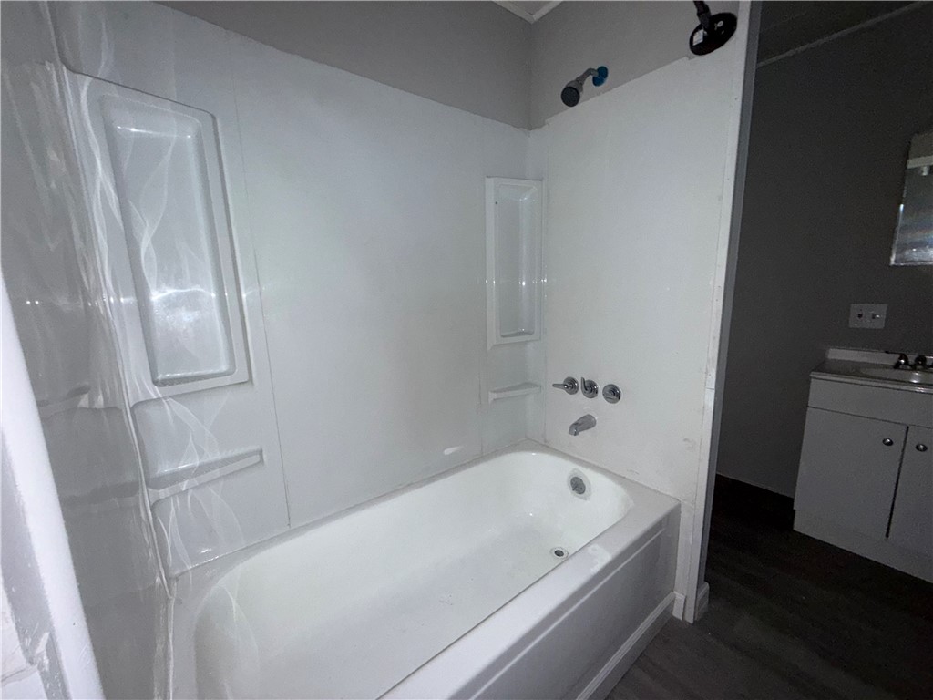 4 Lake Avenue, Unit 2 Auburn, NY 13021 - Photo 9 of 12 Bathroom