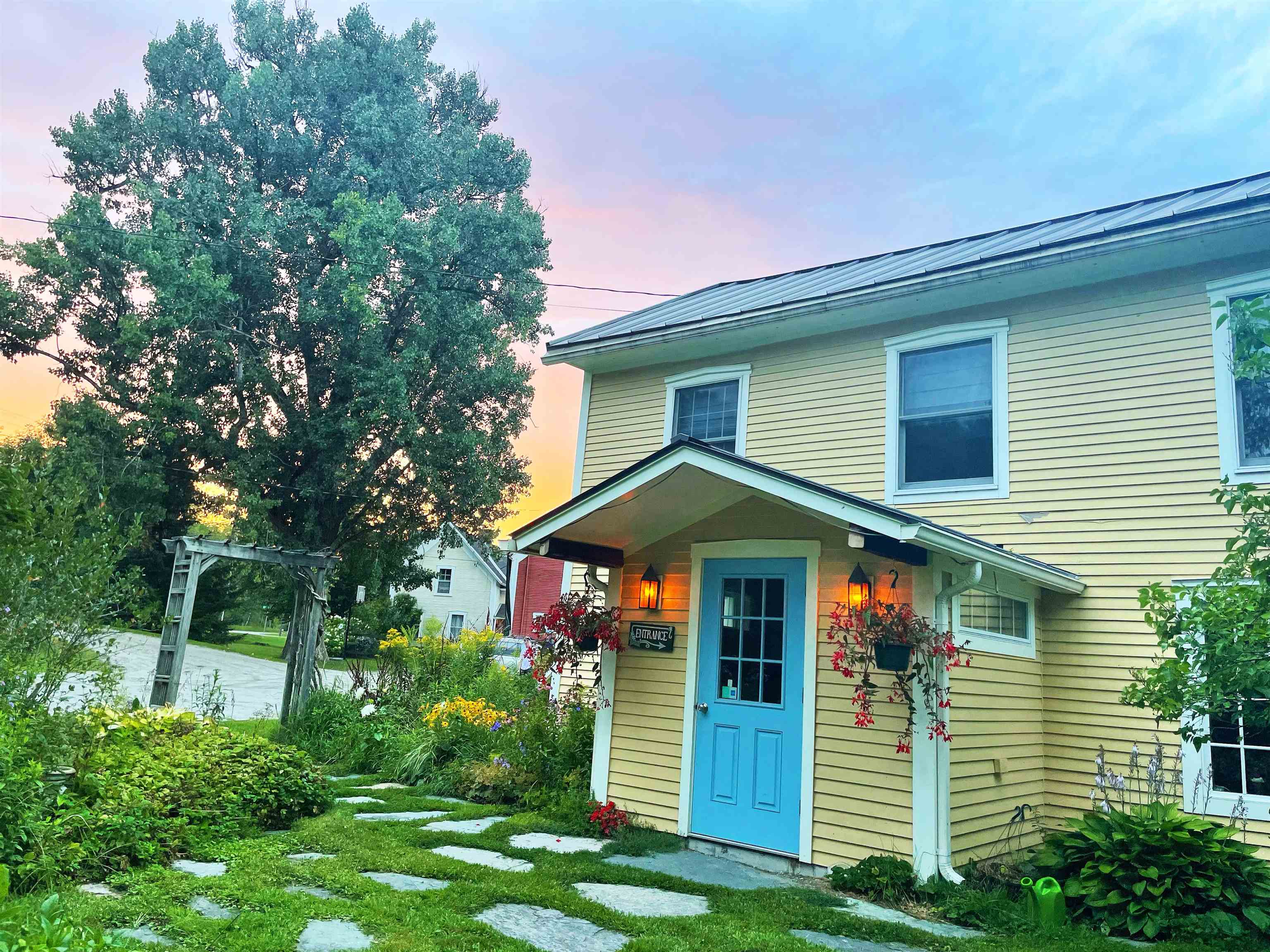 5677 Main Street Waitsfield, VT 05673 - Photo 1 of 45